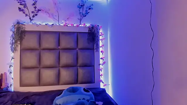 abbiecollins js online show from February 2026 03:17:01 AM