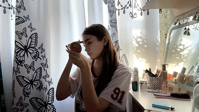 Cuteviola online show from February 2026 12:43:01 AM