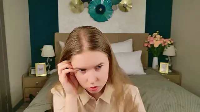 Alida Brice online show from December 2025 05:43:01 AM