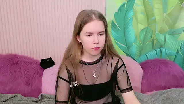 Snapshot of Alida_Brice chatting on November 2025 06:18:02 AM Alida Brice online show from November 2025 06:18:02 AM