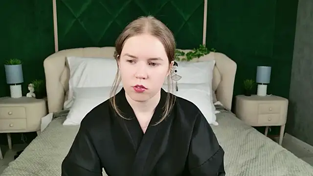 Snapshot of Alida_Brice chatting on December 2025 03:22:02 PM Alida Brice online show from December 2025 03:22:02 PM