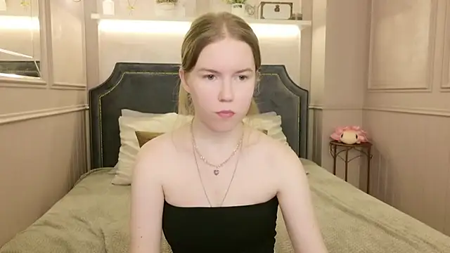 Snapshot of Alida_Brice chatting on November 2025 05:41:02 AM Alida Brice online show from November 2025 05:41:02 AM