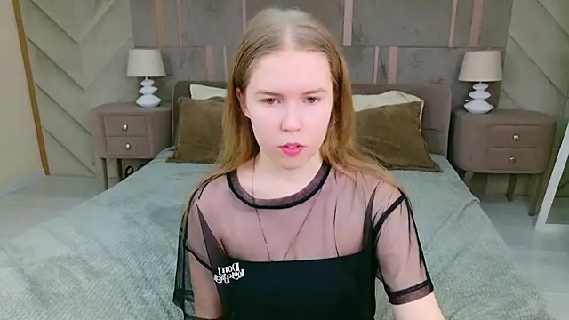 Snapshot of Alida_Brice chatting on November 2025 05:40:02 AM Alida Brice online show from November 2025 05:40:02 AM