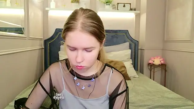 Snapshot of Alida_Brice chatting on November 2025 05:52:02 AM Alida Brice online show from November 2025 05:52:02 AM