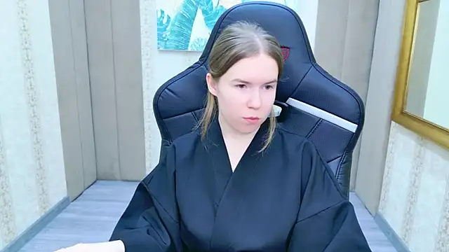 Alida Brice online show from December 2025 05:45:01 AM