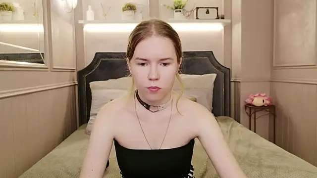 Snapshot of Alida_Brice chatting on November 2025 05:35:02 AM Alida Brice online show from November 2025 05:35:02 AM