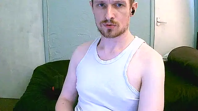 Snapshot of britlad77 chatting on September 2025 04:00:02 PM britlad77 online show from September 2025 04:00:02 PM