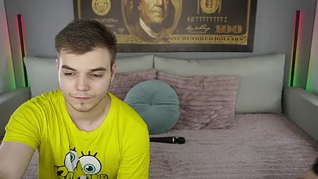 Snapshot of Vikki_George chatting on September 2025 08:20:02 PM Vikki George online show from September 2025 08:20:02 PM