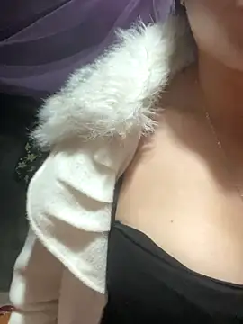 Snapshot of Luna-ass chatting on December 2025 09:14:01 PM Luna-ass online show from December 2025 09:14:01 PM