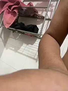 Snapshot of RangingWarranty chatting on December 2025 03:54:01 AM RangingWarranty online show from December 2025 03:54:01 AM