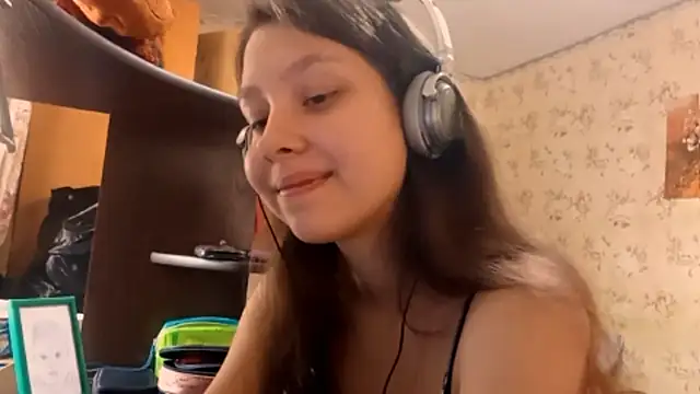 QutieDaSweet online show from September 2025 05:25:01 AM