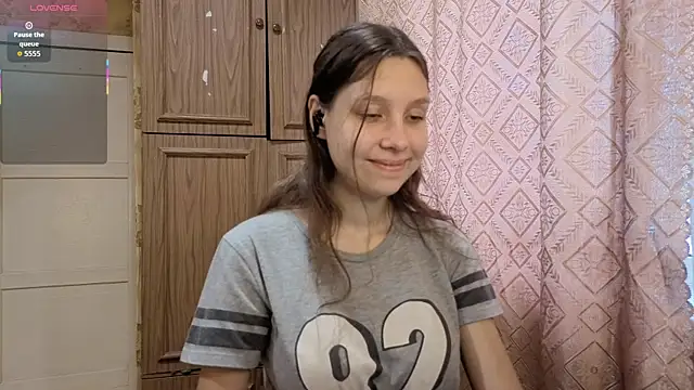 QutieDaSweet online show from November 2025 08:18:02 AM