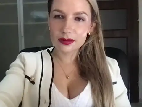 Snapshot of VanessaDesire chatting on September 2025 06:25:01 AM VanessaDesire online show from September 2025 06:25:01 AM