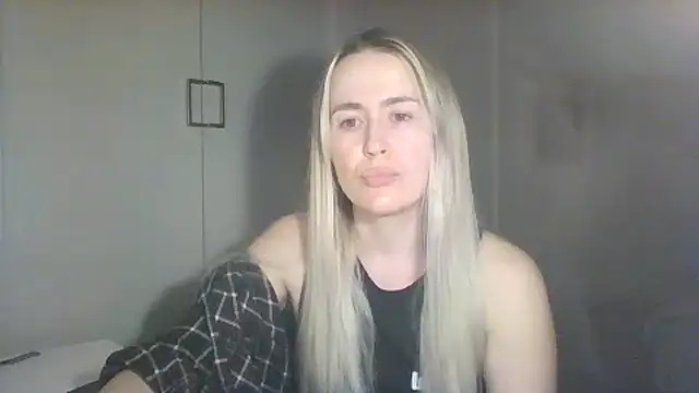 Snapshot of Frosian chatting on October 2025 10:44:02 PM Frosian online show from October 2025 10:44:02 PM