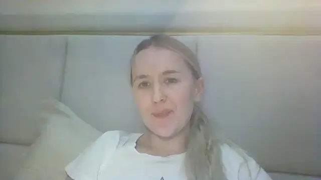 Snapshot of Frosian chatting on November 2025 07:06:01 PM Frosian online show from November 2025 07:06:01 PM