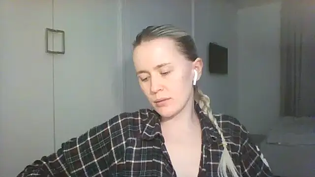 Snapshot of Frosian chatting on October 2025 08:30:02 PM Frosian online show from October 2025 08:30:02 PM