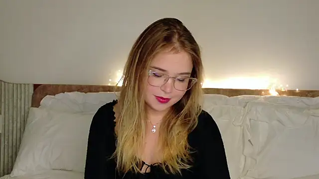 Lilith Bonheur online show from February 2026 02:59:02 PM