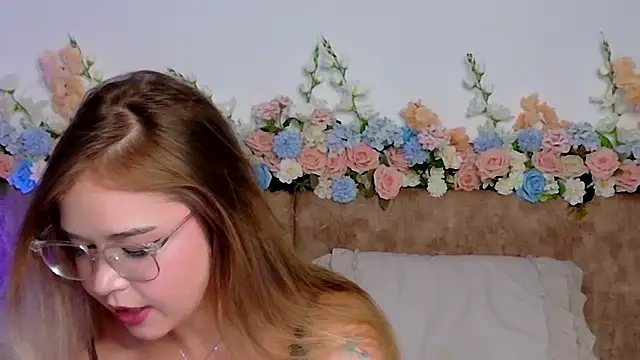 Lilith Bonheur online show from March 2026 02:17:02 PM