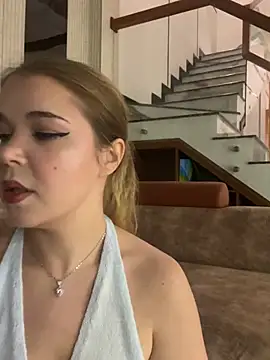 Lilith Bonheur online show from March 2026 08:10:01 PM