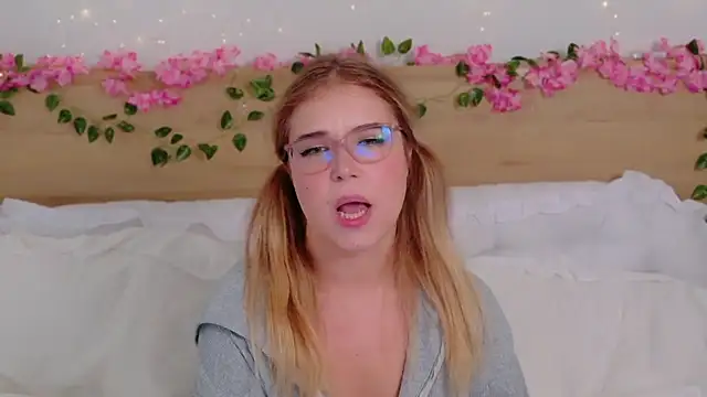 Lilith Bonheur online show from December 2025 01:31:01 AM