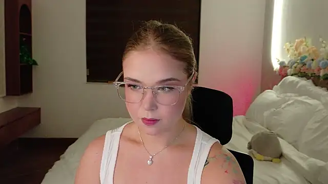 Lilith Bonheur online show from April 2026 09:38:02 PM