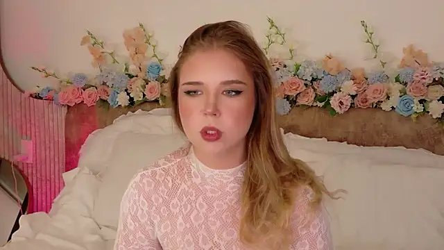 Lilith Bonheur online show from April 2026 07:53:01 PM