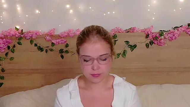 Lilith Bonheur online show from October 2025 08:06:02 PM