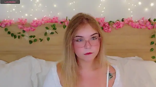 Lilith Bonheur online show from December 2025 09:25:02 PM