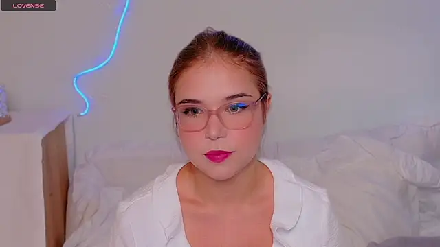 Lilith Bonheur online show from December 2025 09:38:02 PM