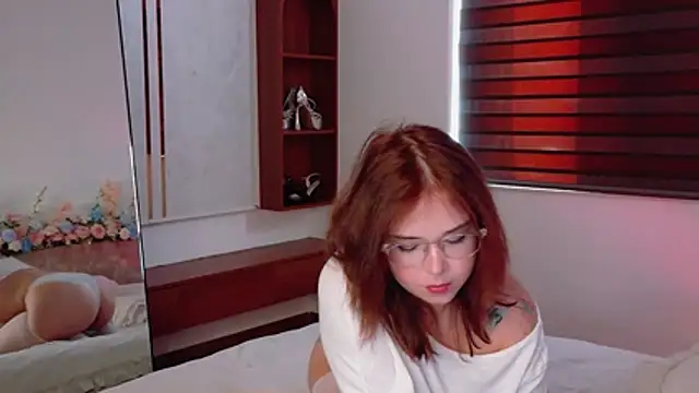 Snapshot of Lilith_Bonheur chatting on June 2026 12:32:02 AM Lilith Bonheur online show from June 2026 12:32:02 AM