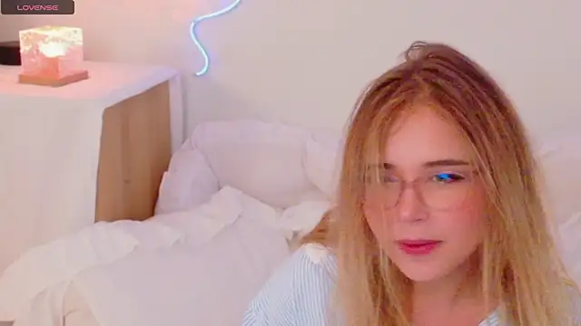 Lilith Bonheur online show from December 2025 12:44:01 AM