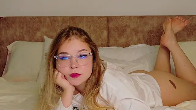 Lilith Bonheur online show from February 2026 12:10:02 AM