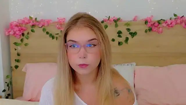 Lilith Bonheur online show from November 2025 02:01:01 AM