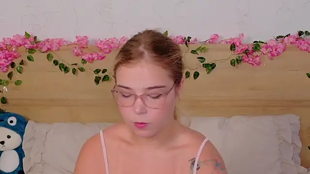 Lilith Bonheur online show from October 2025 08:20:02 PM