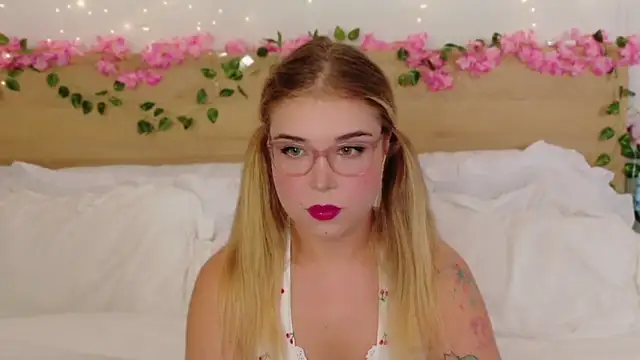 Lilith Bonheur online show from December 2025 01:04:02 PM