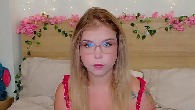 Lilith Bonheur online show from November 2025 09:19:02 PM