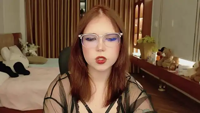 Lilith Bonheur online show from May 2026 08:27:02 PM