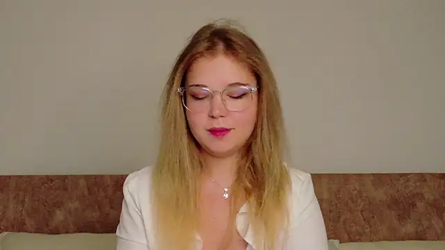 Lilith Bonheur online show from February 2026 09:14:01 PM