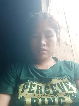 Luyen004 online show from October 2025 01:09:01 AM