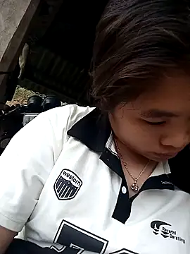 Luyen004 online show from February 2026 02:02:01 AM