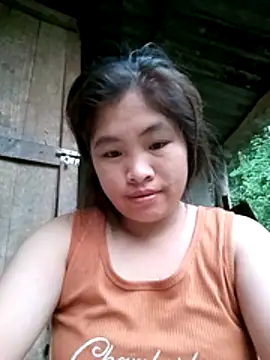 Luyen004 online show from April 2026 10:47:01 PM