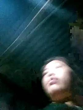 Luyen004 online show from April 2026 10:49:01 PM