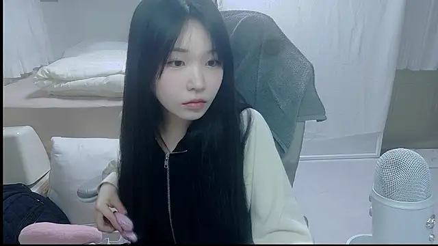 Snapshot of lengiiiii chatting on October 2025 01:22:02 PM lengiiiii online show from October 2025 01:22:02 PM