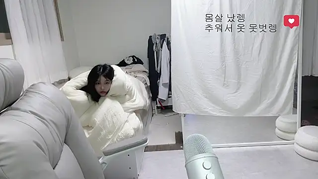 Snapshot of lengiiiii chatting on October 2025 12:08:01 PM lengiiiii online show from October 2025 12:08:01 PM