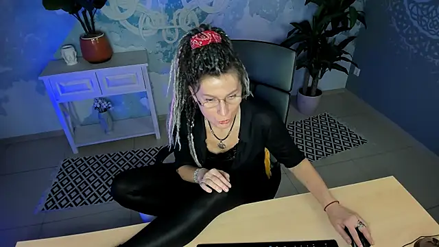 Snapshot of UmaSpace chatting on November 2025 05:06:02 AM UmaSpace online show from November 2025 05:06:02 AM