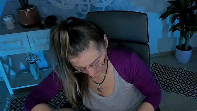 Snapshot of UmaSpace chatting on November 2025 05:08:01 AM UmaSpace online show from November 2025 05:08:01 AM