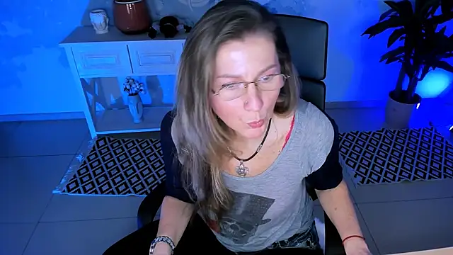 Snapshot of UmaSpace chatting on November 2025 05:07:01 AM UmaSpace online show from November 2025 05:07:01 AM