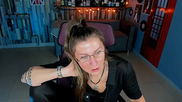 Snapshot of UmaSpace chatting on November 2025 05:06:02 AM UmaSpace online show from November 2025 05:06:02 AM