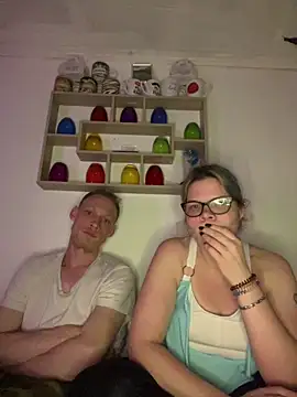 Snapshot of HartUndHerzlichCouple chatting on October 2025 09:02:02 PM HartUndHerzlichCouple online show from October 2025 09:02:02 PM