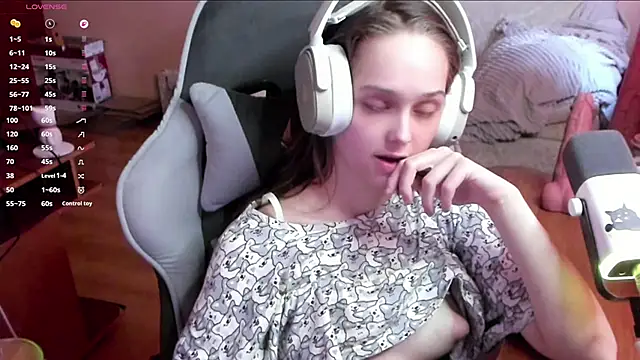 SharybbFace online show from April 2026 03:18:01 PM